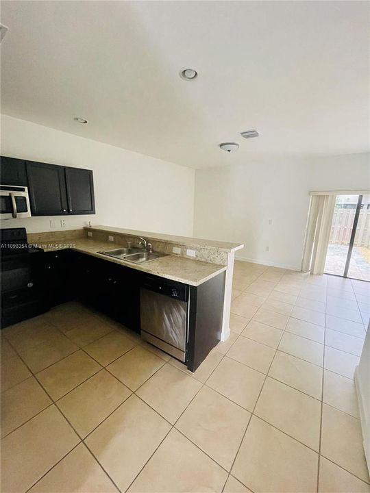 Recently Rented: $1,950 (2 beds, 2 baths, 1224 Square Feet)