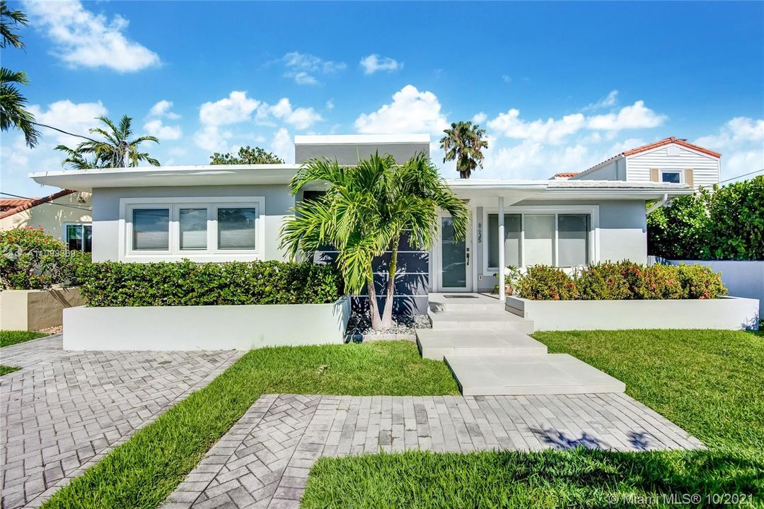 Recently Sold: $1,259,000 (3 beds, 3 baths, 1956 Square Feet)