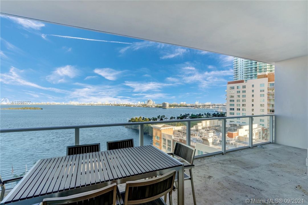 Recently Sold: $810,000 (2 beds, 2 baths, 1128 Square Feet)