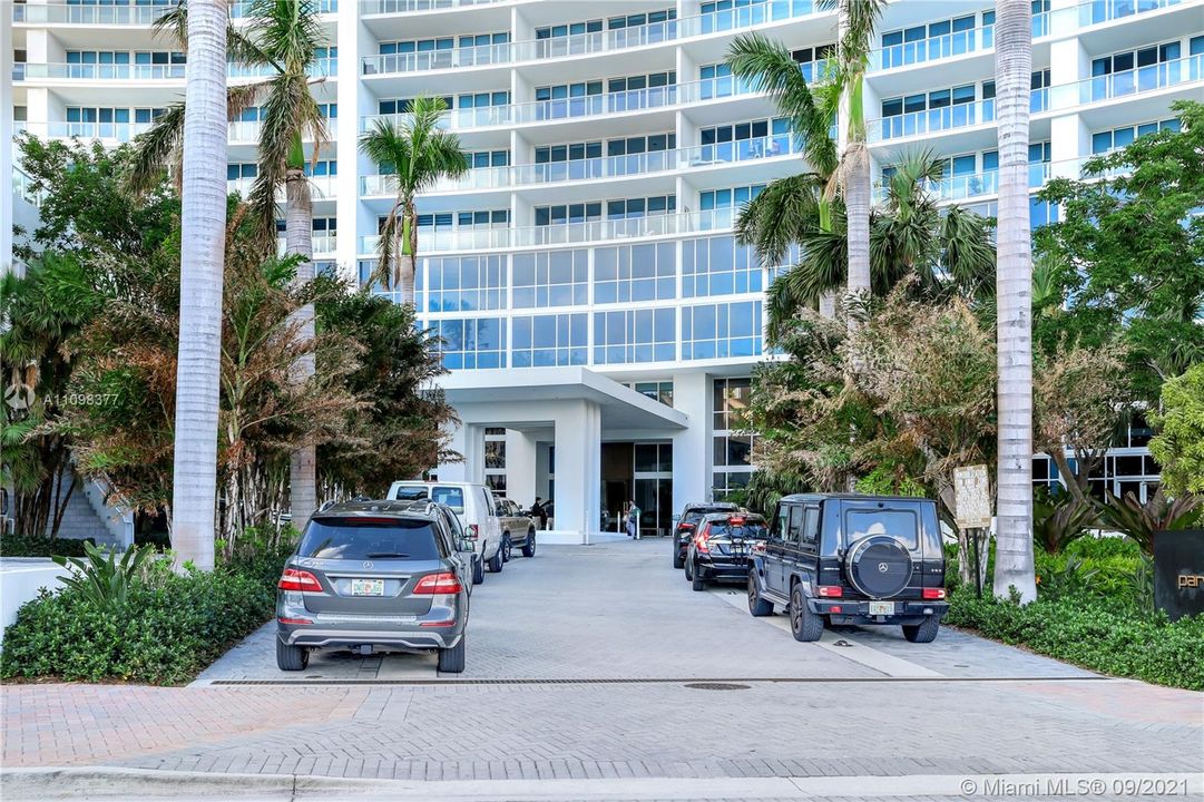 Recently Sold: $810,000 (2 beds, 2 baths, 1128 Square Feet)