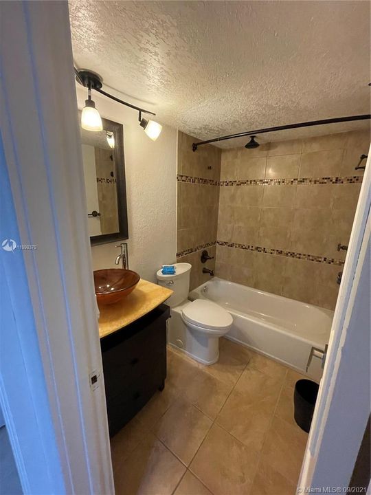 Недавно арендовано: $1,800 (2 спален, 2 ванн, 880 Квадратных фут)