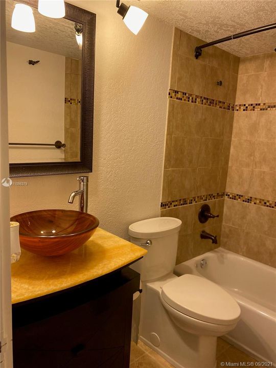Недавно арендовано: $1,800 (2 спален, 2 ванн, 880 Квадратных фут)
