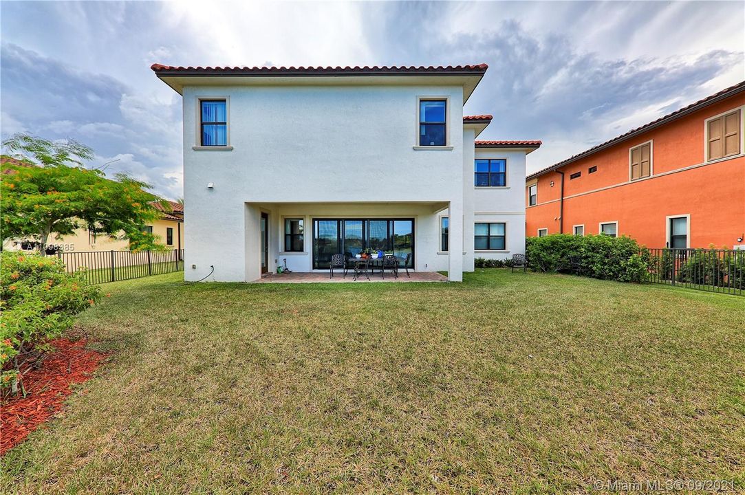Recently Sold: $1,300,000 (5 beds, 5 baths, 4383 Square Feet)