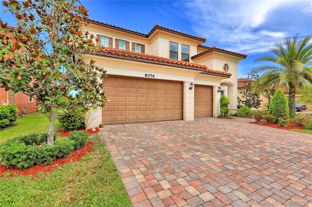 Recently Sold: $1,300,000 (5 beds, 5 baths, 4383 Square Feet)