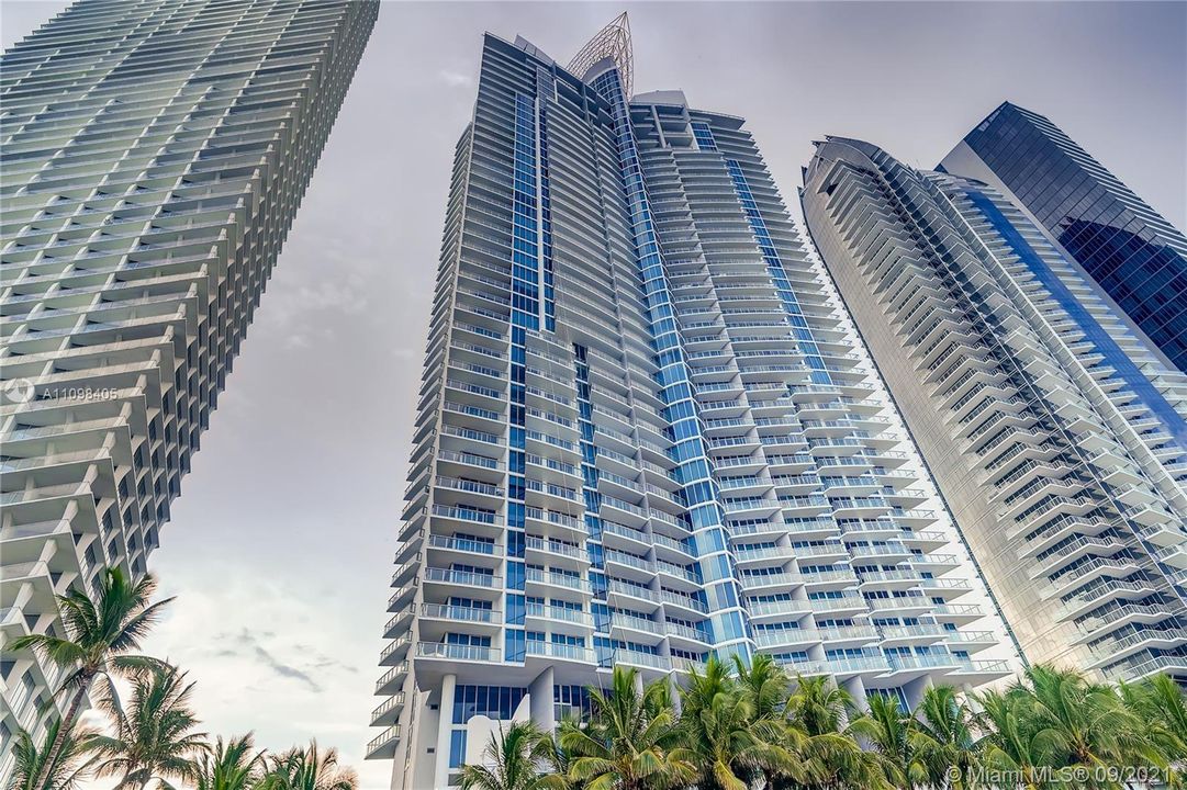 Recently Sold: $1,100,000 (1 beds, 2 baths, 1110 Square Feet)