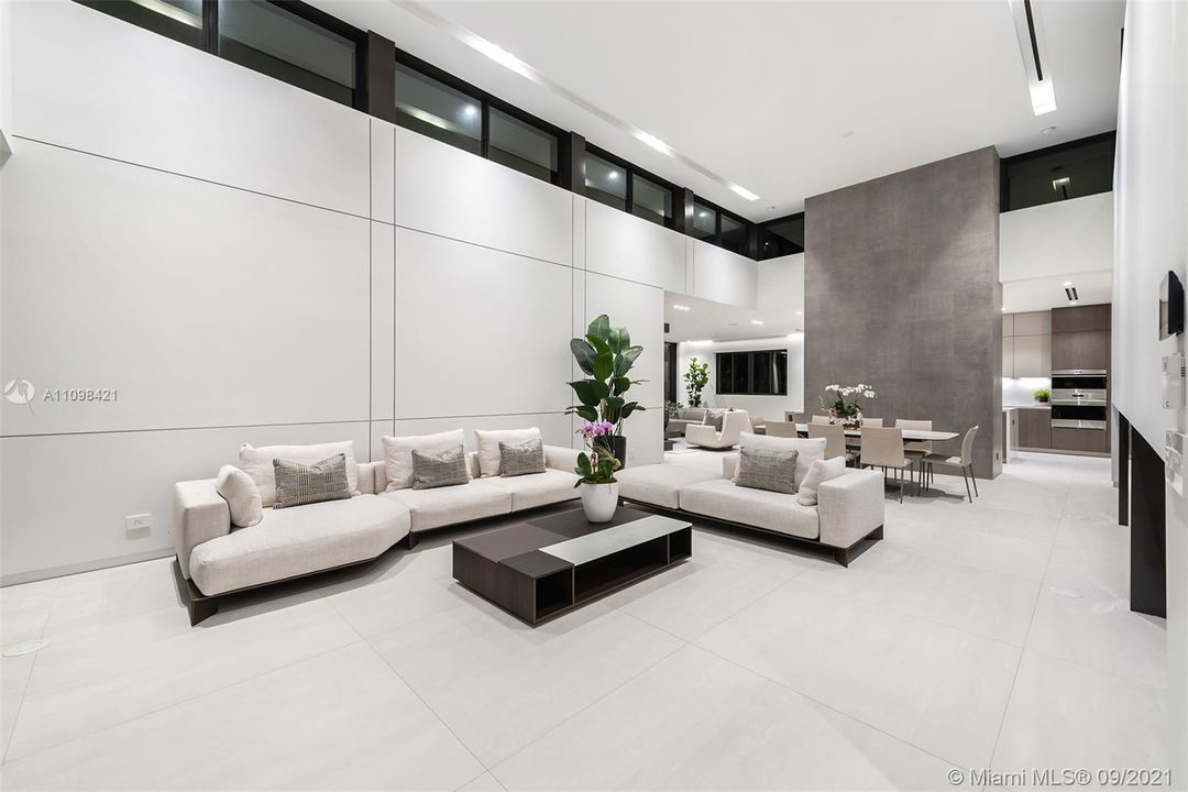 Recently Sold: $6,800,000 (4 beds, 5 baths, 4055 Square Feet)