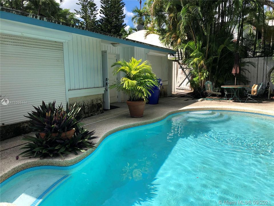 Recently Sold: $1,240,000 (3 beds, 2 baths, 2074 Square Feet)