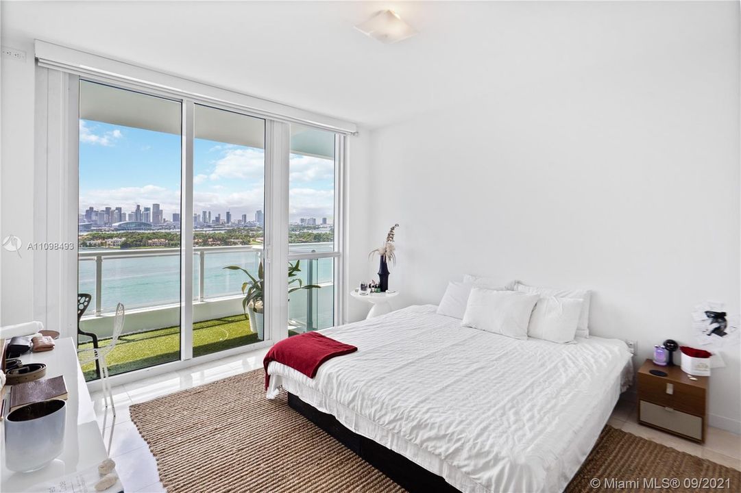 Recently Sold: $650,000 (1 beds, 1 baths, 777 Square Feet)
