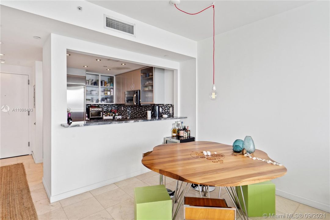 Recently Sold: $650,000 (1 beds, 1 baths, 777 Square Feet)