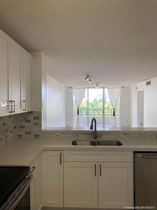 Recently Sold: $450,000 (2 beds, 2 baths, 990 Square Feet)