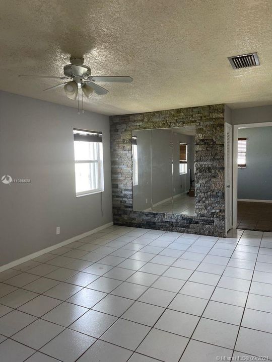 Recently Rented: $1,600 (2 beds, 1 baths, 13464 Square Feet)