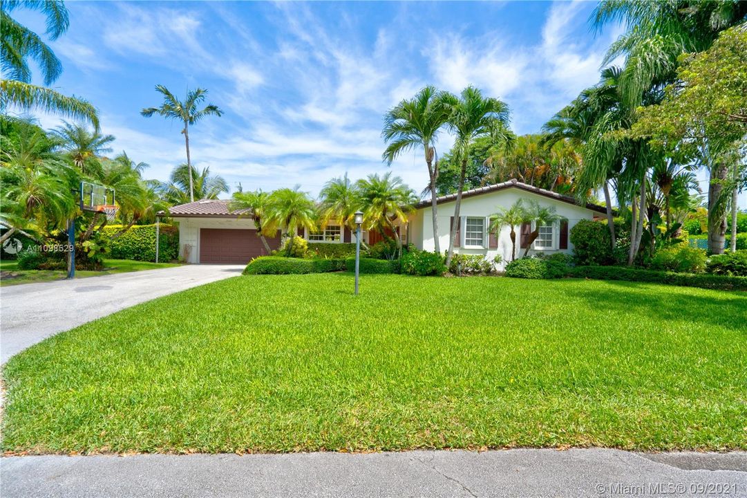 Recently Sold: $1,550,000 (4 beds, 3 baths, 2227 Square Feet)