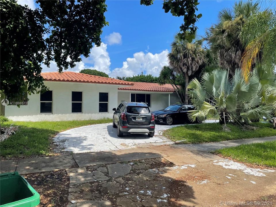 Recently Sold: $880,000 (3 beds, 3 baths, 2338 Square Feet)
