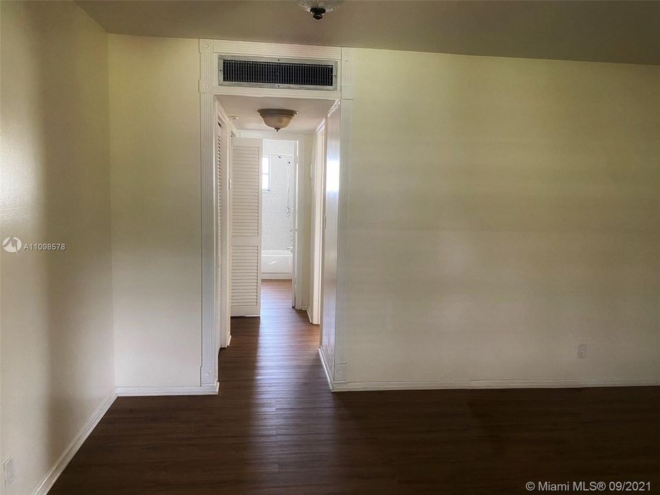 Recently Sold: $125,000 (1 beds, 1 baths, 720 Square Feet)