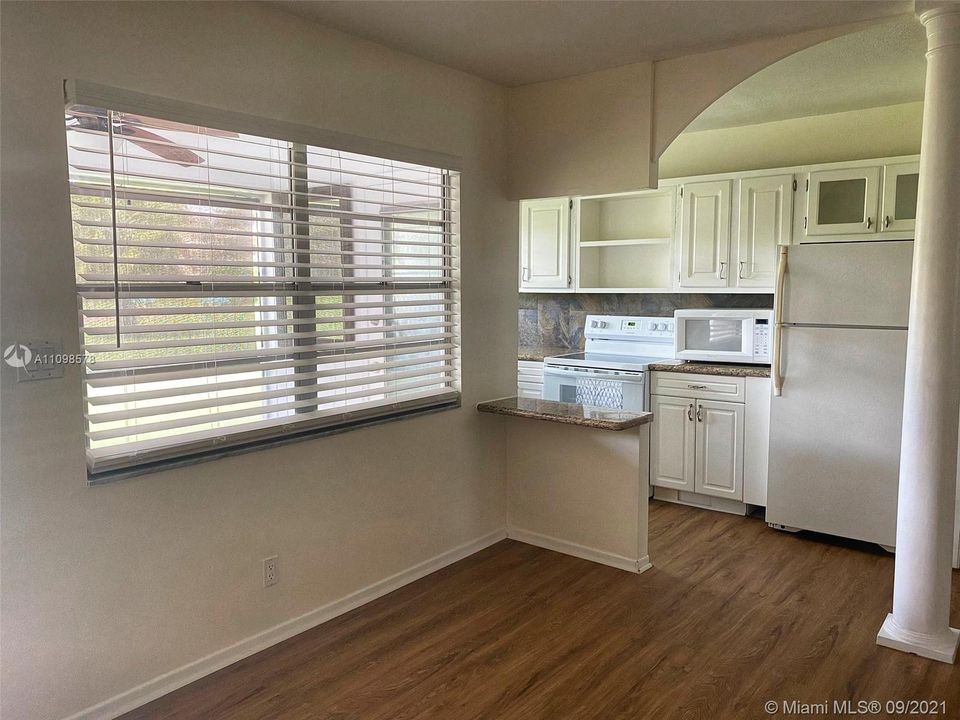 Recently Sold: $125,000 (1 beds, 1 baths, 720 Square Feet)