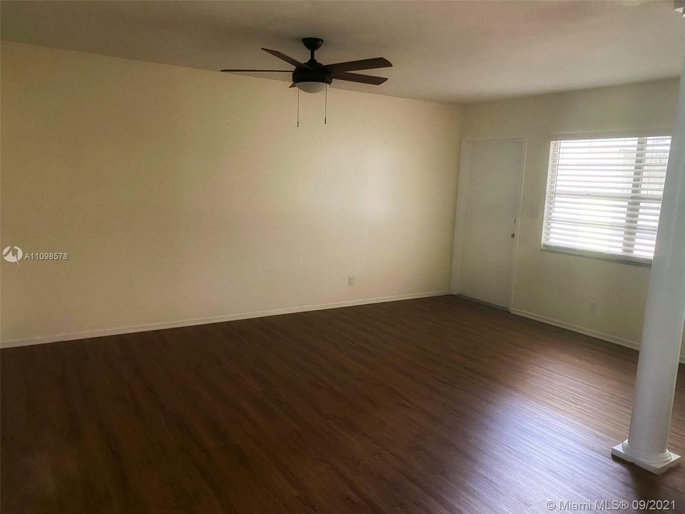 Recently Sold: $125,000 (1 beds, 1 baths, 720 Square Feet)