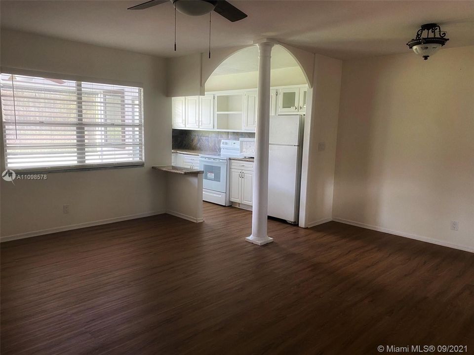Recently Sold: $125,000 (1 beds, 1 baths, 720 Square Feet)