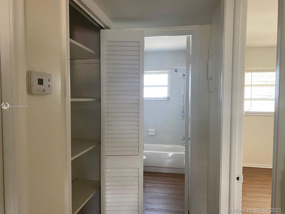 Recently Sold: $125,000 (1 beds, 1 baths, 720 Square Feet)