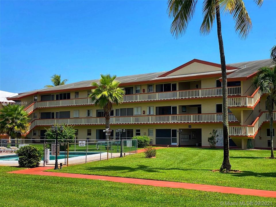 Recently Sold: $125,000 (1 beds, 1 baths, 720 Square Feet)