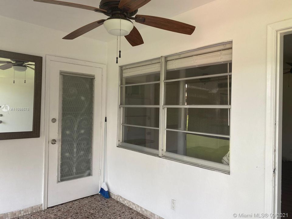 Recently Sold: $125,000 (1 beds, 1 baths, 720 Square Feet)