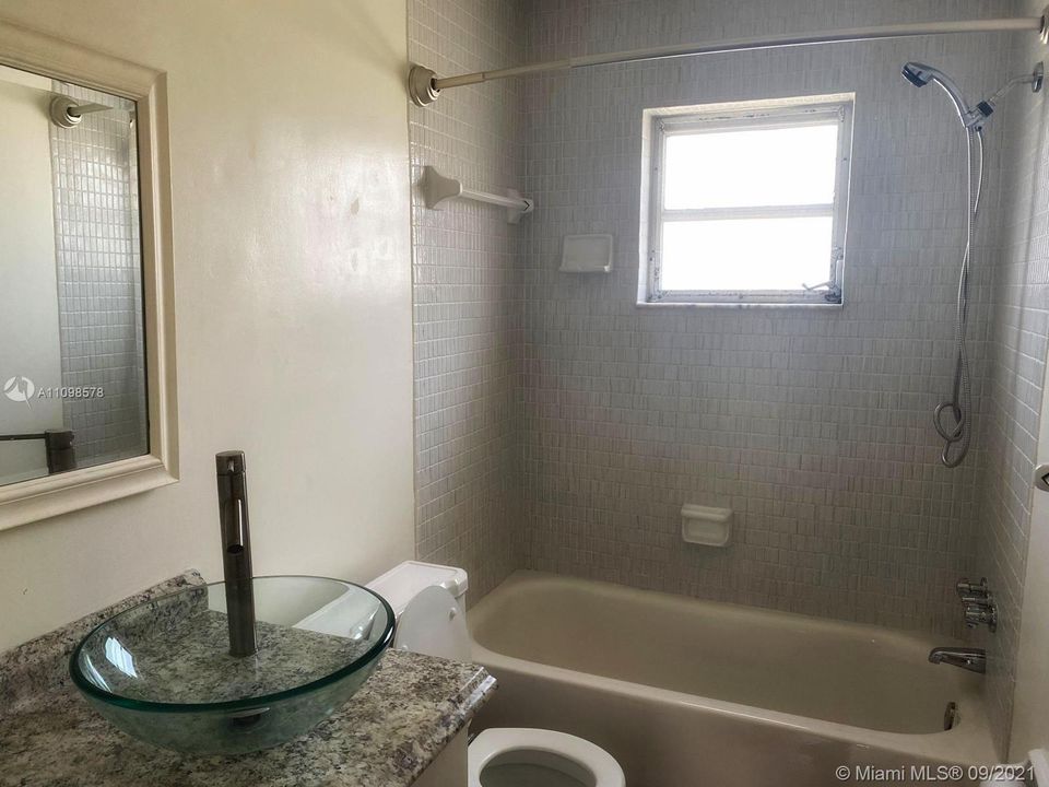 Recently Sold: $125,000 (1 beds, 1 baths, 720 Square Feet)