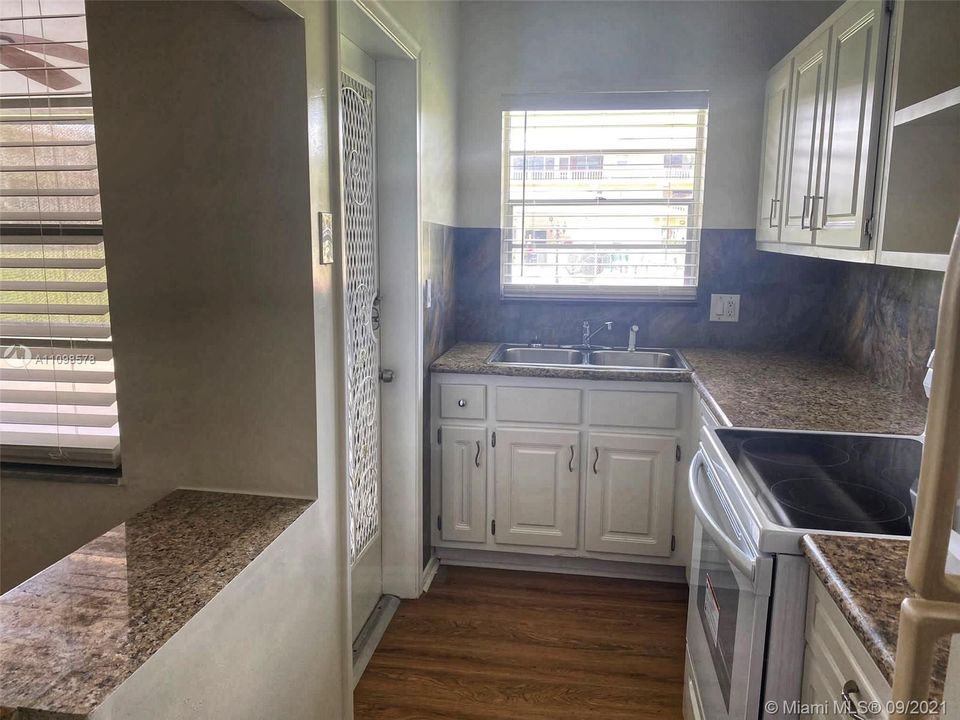 Recently Sold: $125,000 (1 beds, 1 baths, 720 Square Feet)