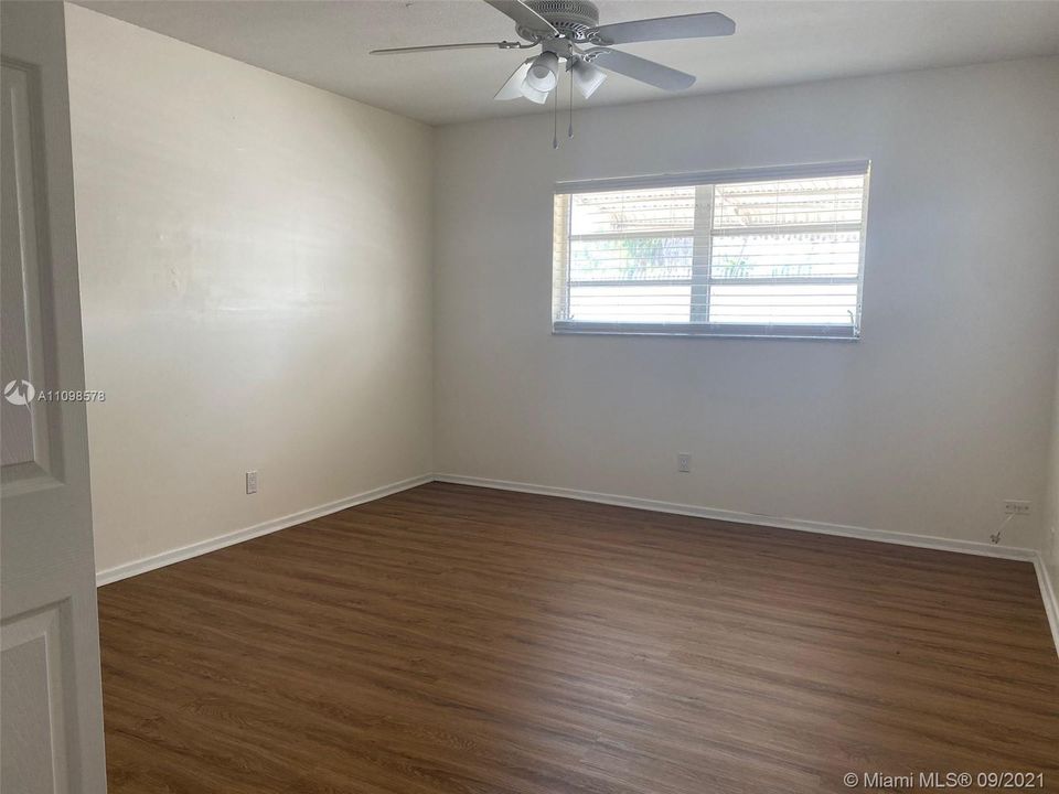 Recently Sold: $125,000 (1 beds, 1 baths, 720 Square Feet)