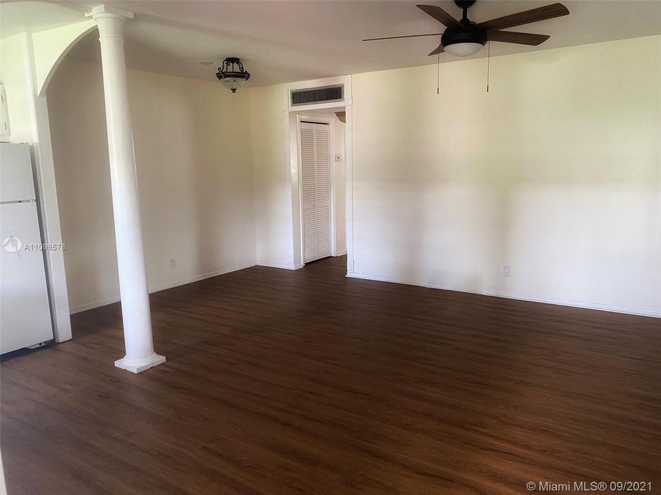 Recently Sold: $125,000 (1 beds, 1 baths, 720 Square Feet)
