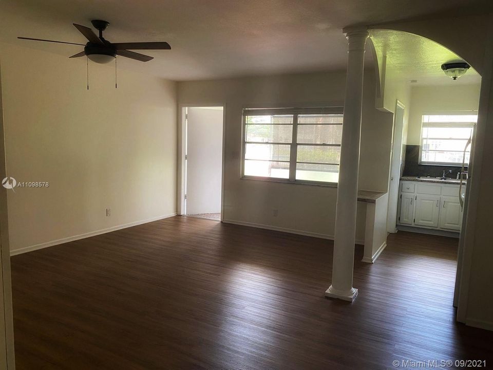 Recently Sold: $125,000 (1 beds, 1 baths, 720 Square Feet)