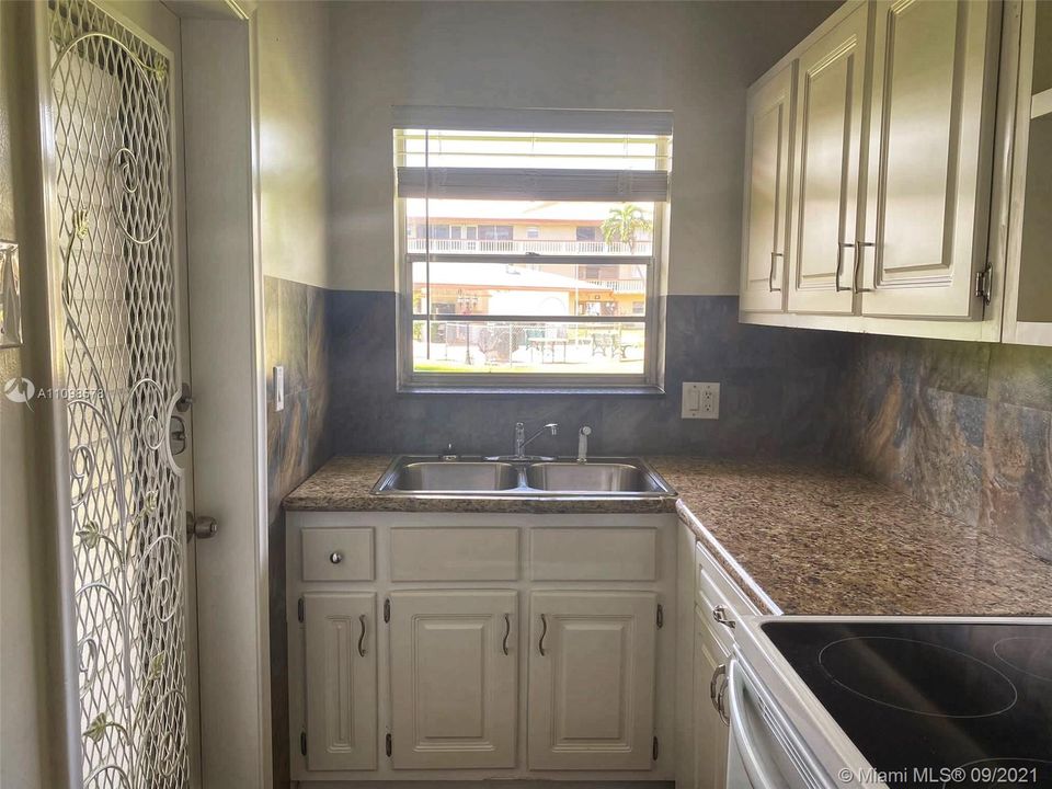 Recently Sold: $125,000 (1 beds, 1 baths, 720 Square Feet)