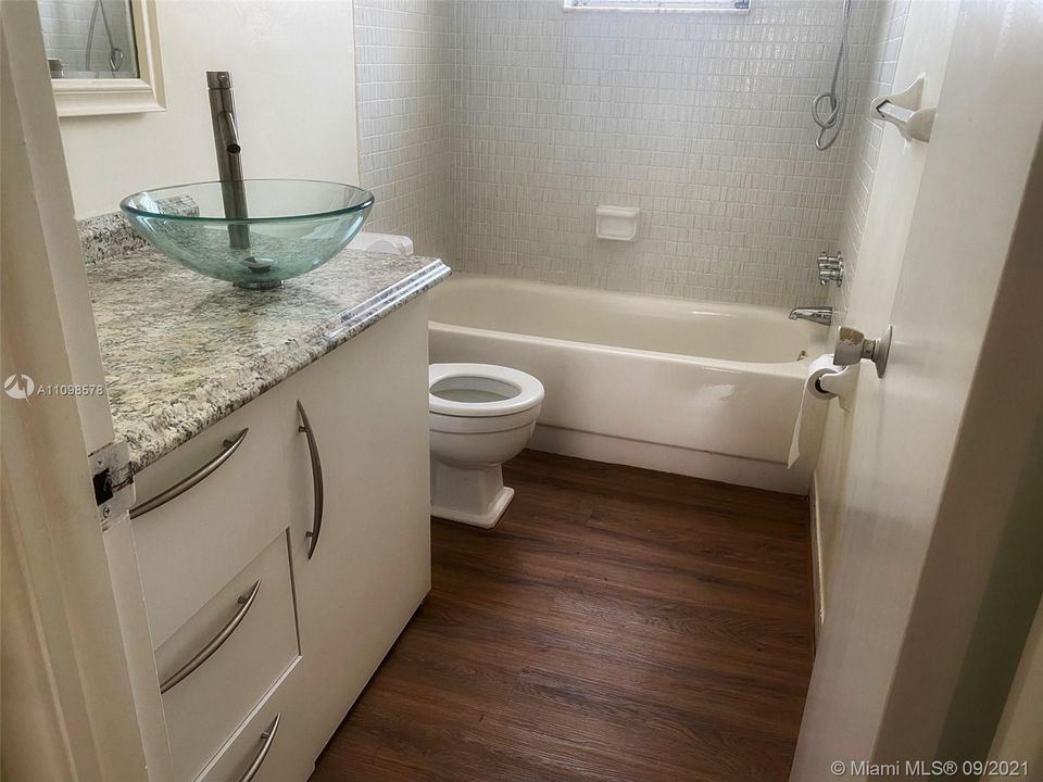 Recently Sold: $125,000 (1 beds, 1 baths, 720 Square Feet)