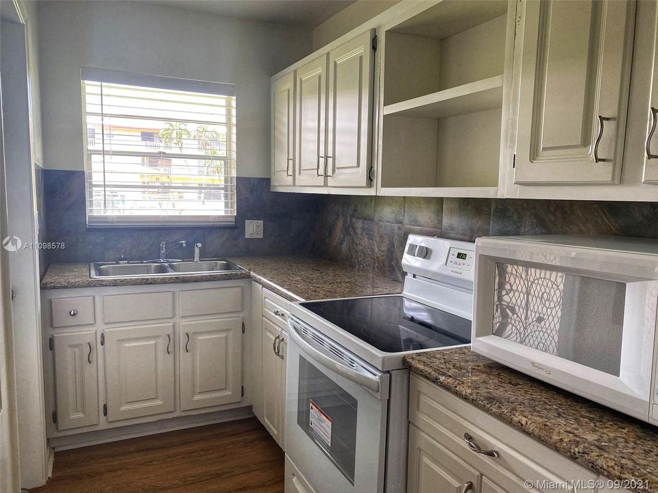 Recently Sold: $125,000 (1 beds, 1 baths, 720 Square Feet)