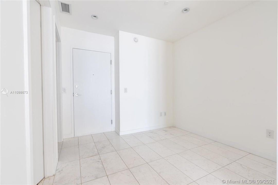 Recently Rented: $5,200 (2 beds, 2 baths, 1057 Square Feet)