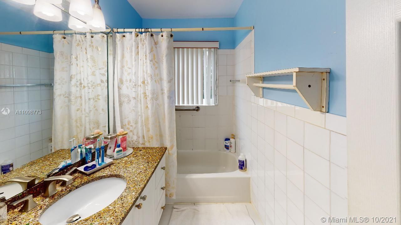 最近售出: $570,000 (3 贝兹, 2 浴室, 1391 平方英尺)