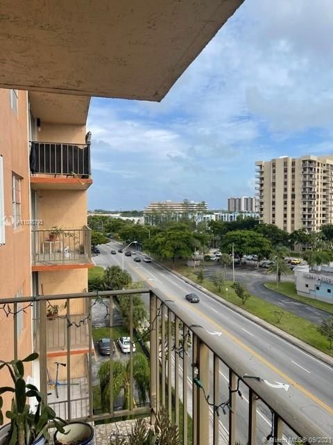 Recently Sold: $145,000 (1 beds, 1 baths, 750 Square Feet)