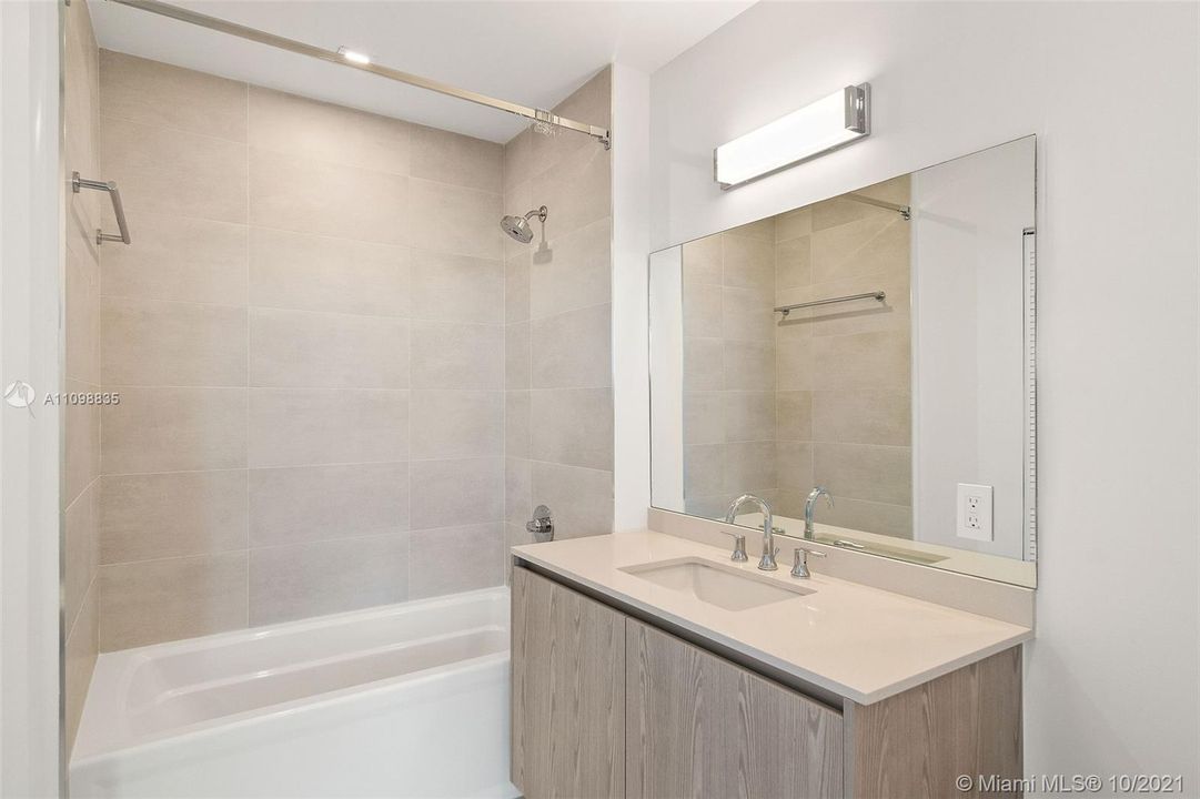 最近租的: $5,369 (2 贝兹, 2 浴室, 1212 平方英尺)