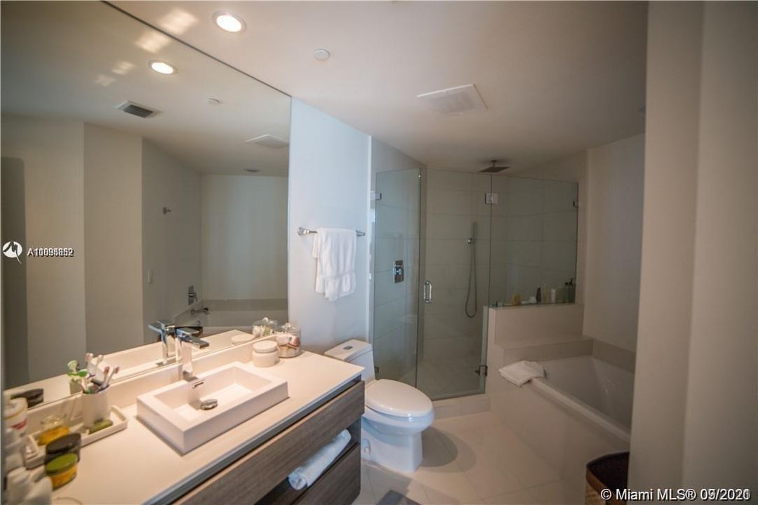 Недавно арендовано: $4,100 (2 спален, 2 ванн, 1167 Квадратных фут)