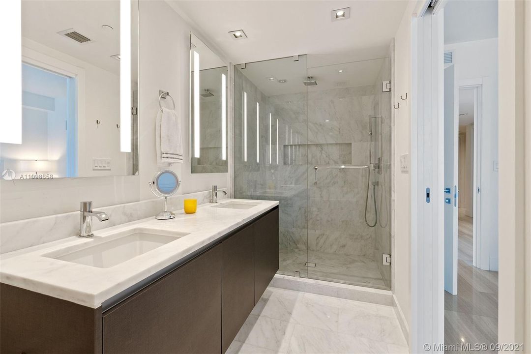最近租的: $8,000 (2 贝兹, 2 浴室, 1287 平方英尺)