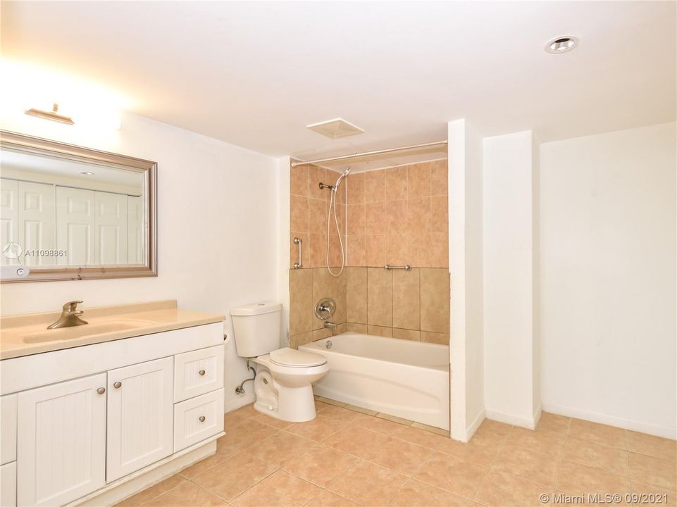 最近售出: $329,000 (2 贝兹, 2 浴室, 1229 平方英尺)