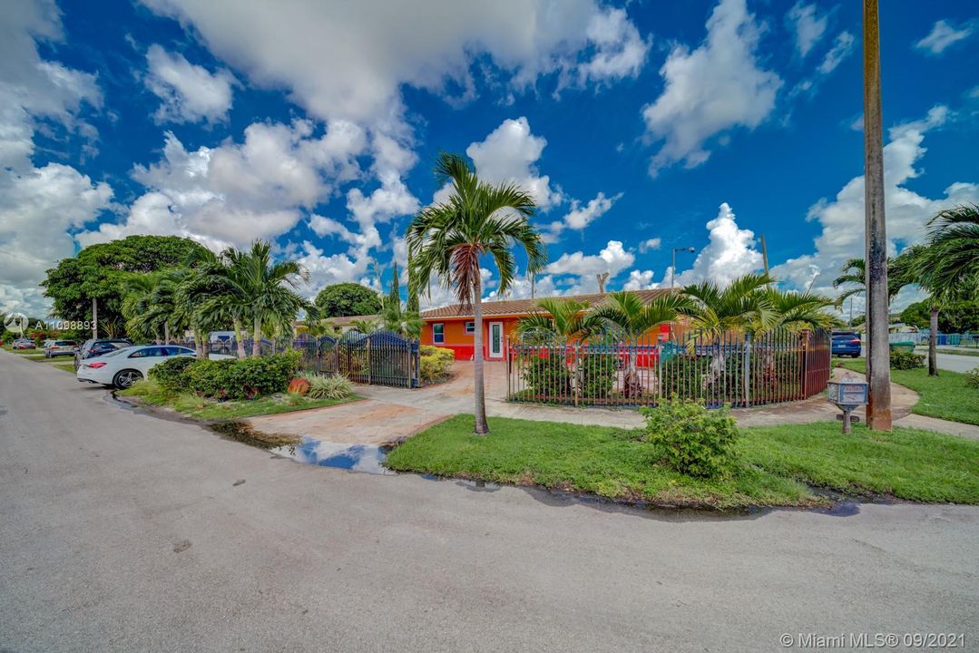 Recently Sold: $450,000 (4 beds, 2 baths, 1200 Square Feet)