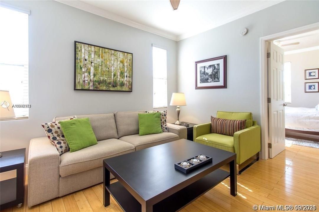 Recently Rented: $1,700 (1 beds, 1 baths, 568 Square Feet)