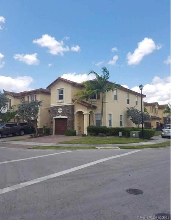 Recently Sold: $475,000 (4 beds, 2 baths, 1871 Square Feet)