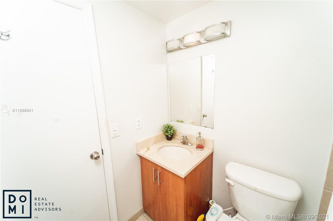 middle level - powder room
