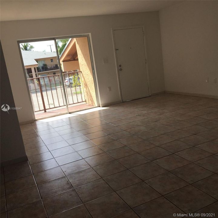 最近售出: $160,000 (2 贝兹, 2 浴室, 987 平方英尺)