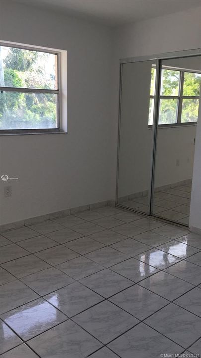 最近售出: $160,000 (2 贝兹, 2 浴室, 987 平方英尺)