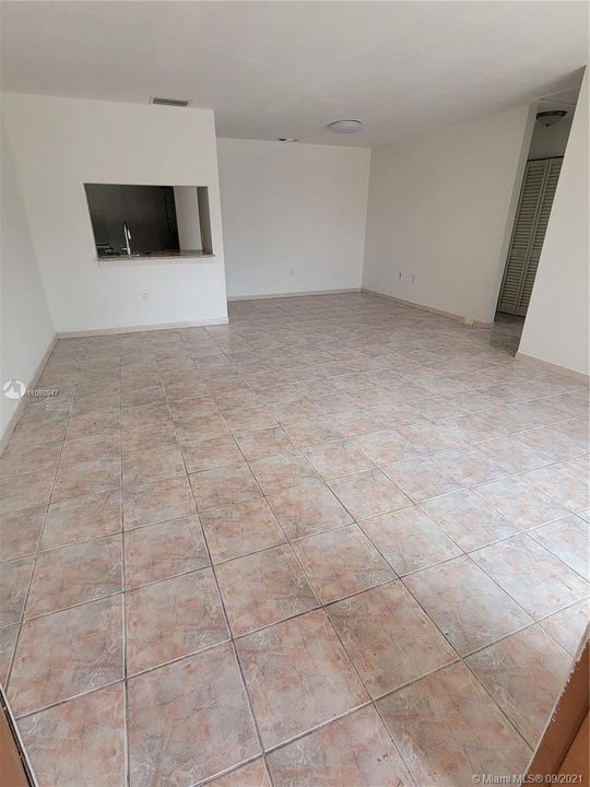 最近售出: $160,000 (2 贝兹, 2 浴室, 987 平方英尺)