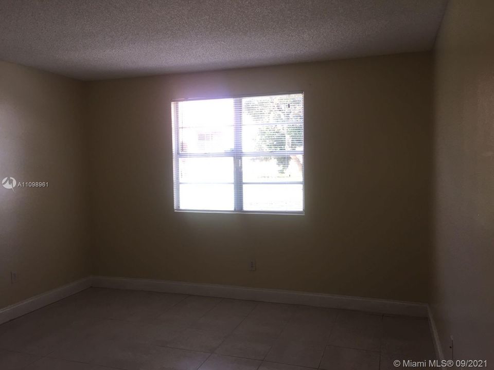 Recently Rented: $1,320 (1 beds, 1 baths, 813 Square Feet)