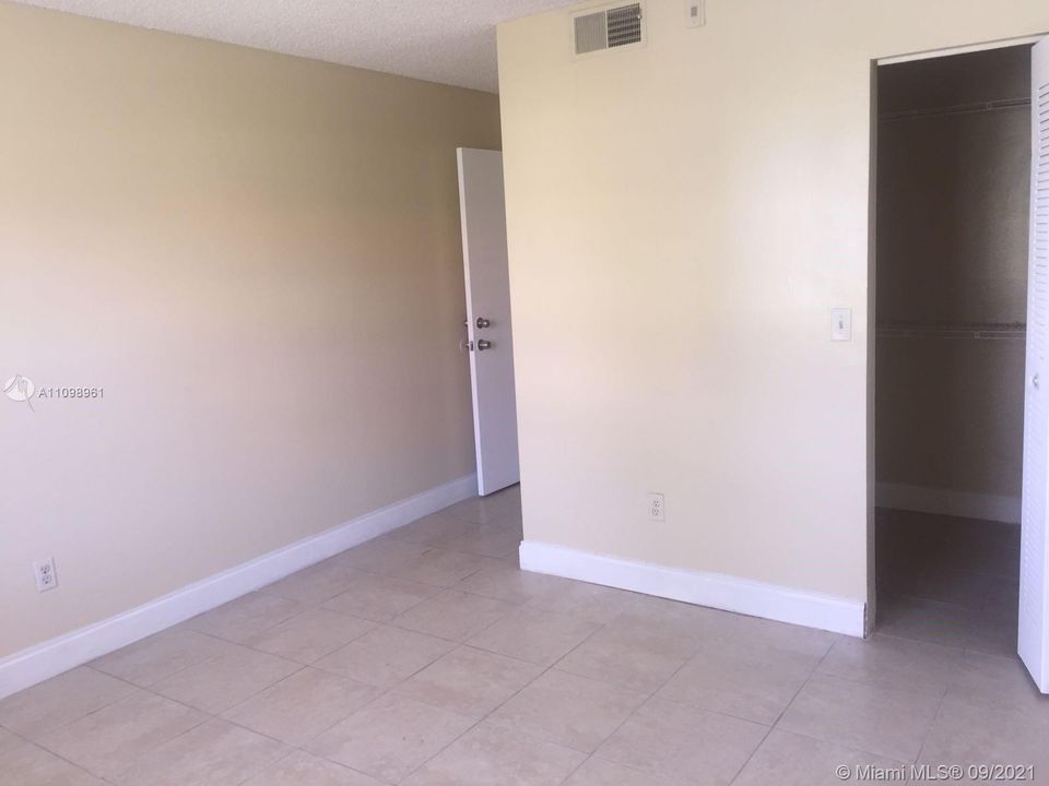 Recently Rented: $1,320 (1 beds, 1 baths, 813 Square Feet)