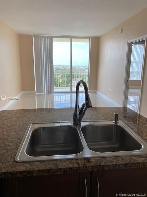 Recently Sold: $380,000 (2 beds, 2 baths, 1085 Square Feet)