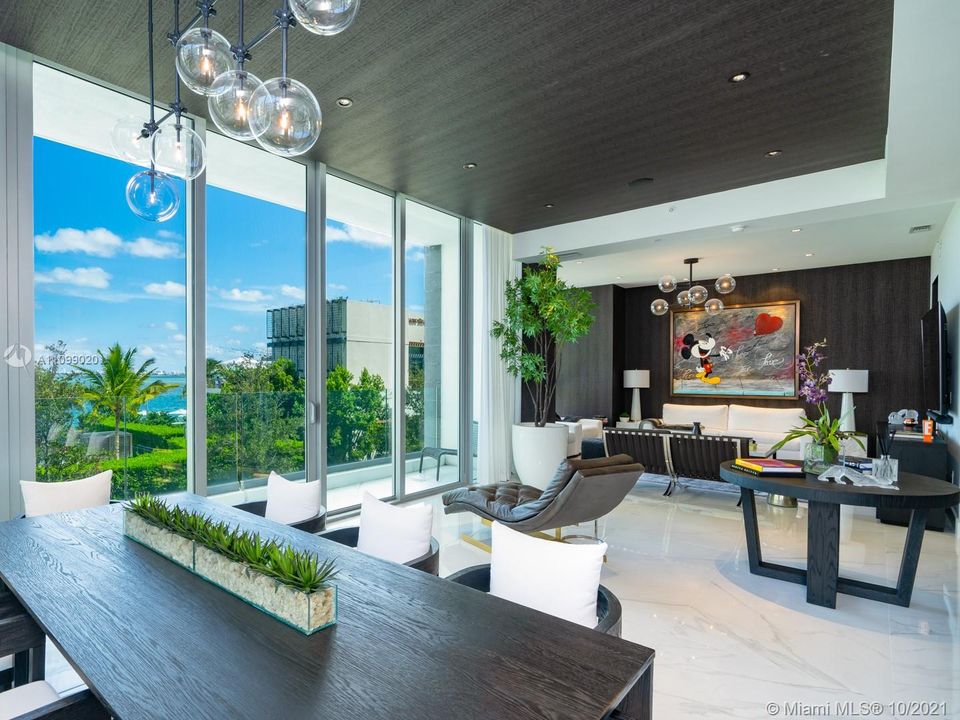 Recently Sold: $3,995,000 (4 beds, 5 baths, 3404 Square Feet)